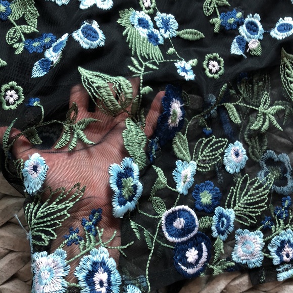 BCBG Pencil Skirt size 4 - Picture 2 of 6